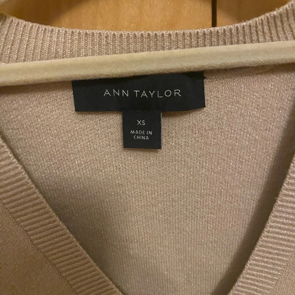 Ann Taylor V-Neck Sweater size XS - Picture 2 of 5